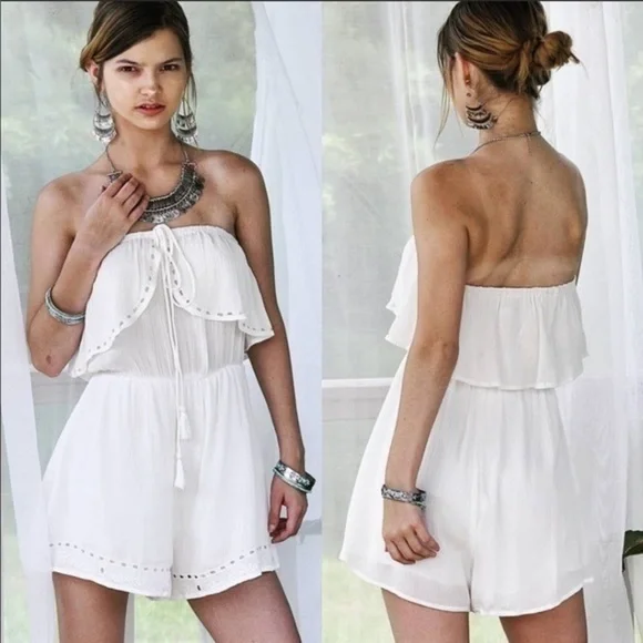 Lush Halter Popover Eyelet Romper | Ivory - Picture 4 of 6